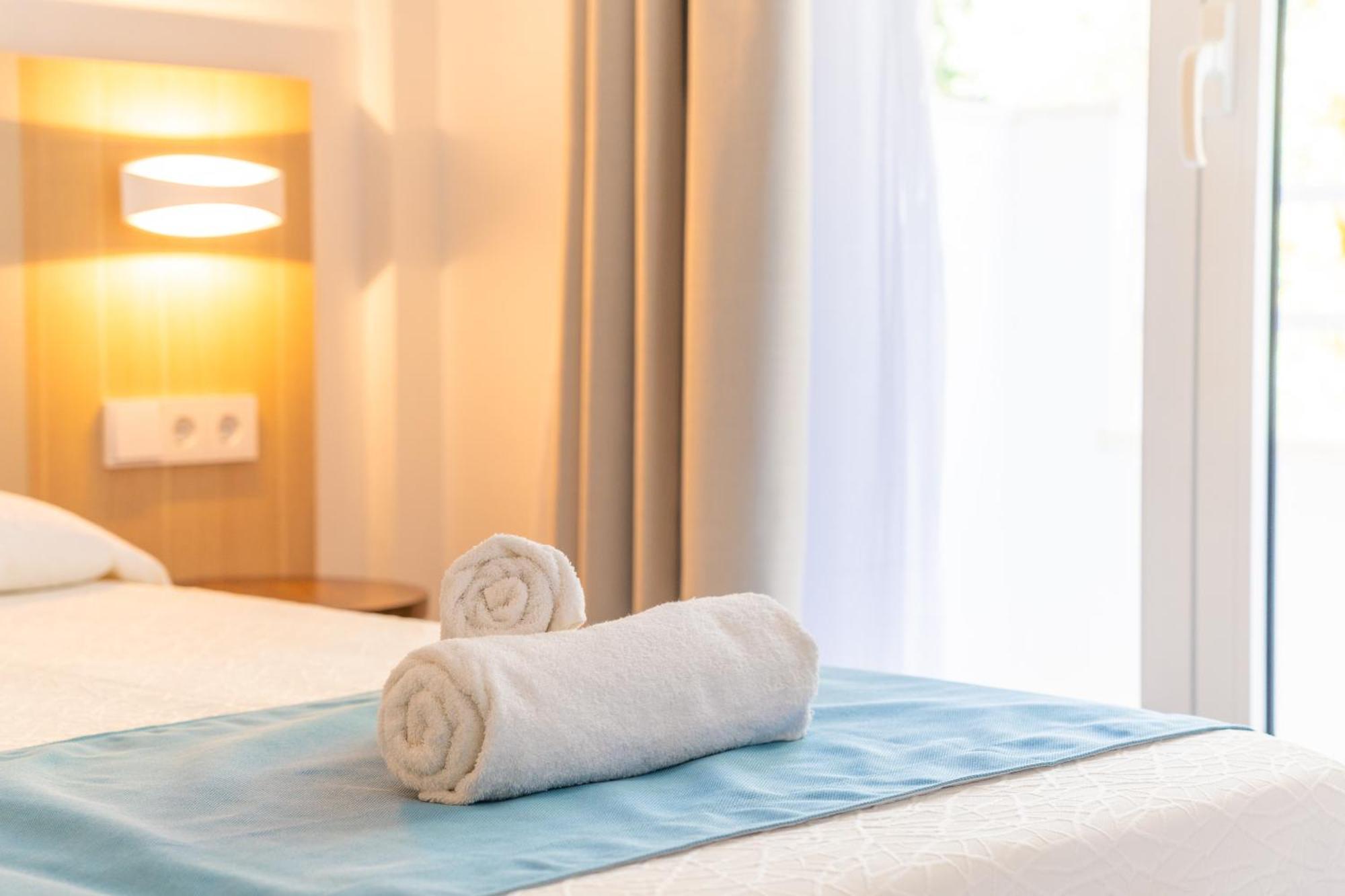קניאמל Apartamentos Massanet מראה חיצוני תמונה